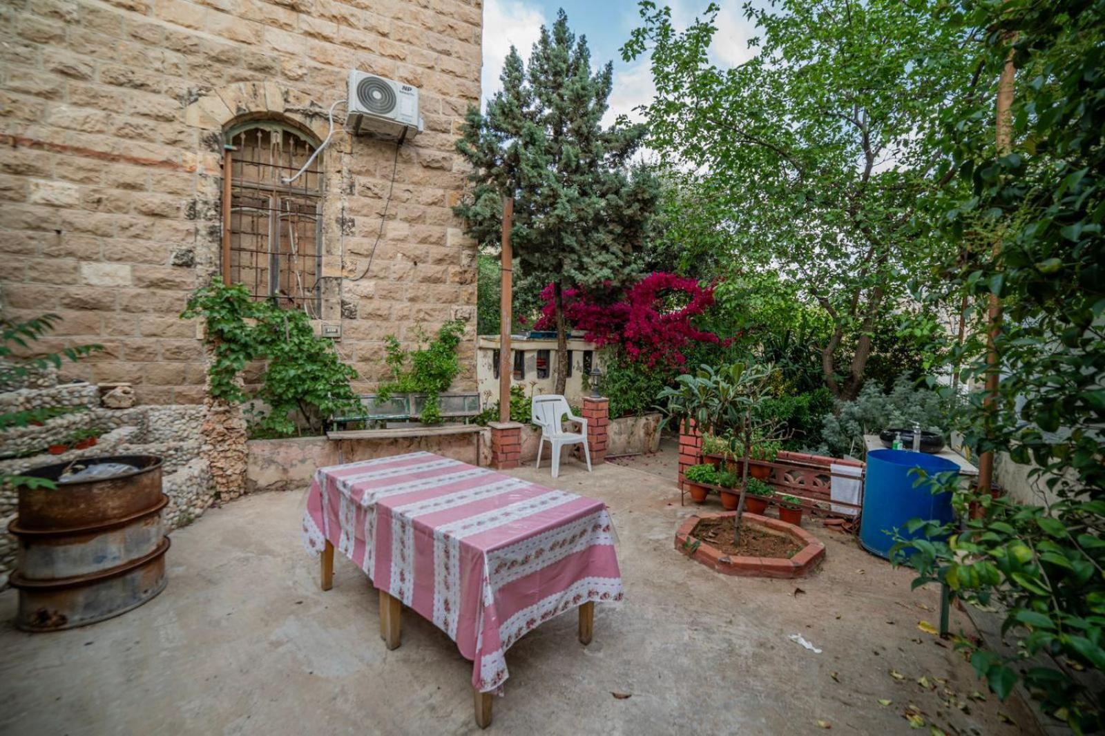 Central House With Beautiful Garden Amman Exterior foto