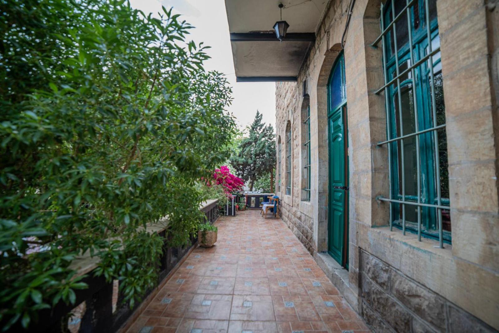Central House With Beautiful Garden Amman Exterior foto